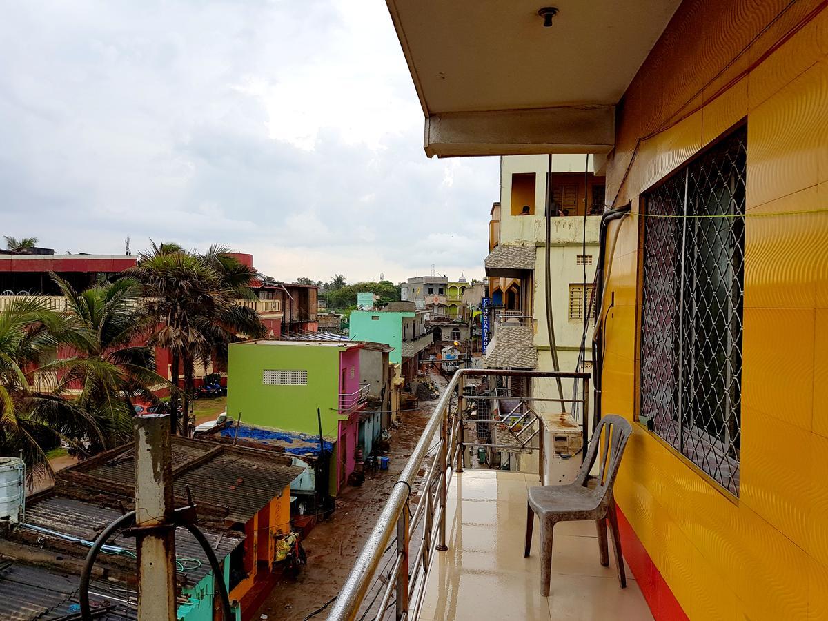 Hotel Swarg Puri Buitenkant foto